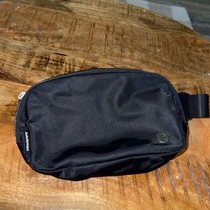 Lululemon Everywhere Belt bag 1L